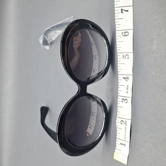 Vintage-Inspired Oversized Black Oval Sunglasses - Picture 7 of 7